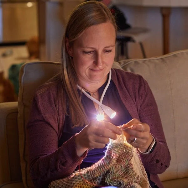 CraftGlow – Oppladbart Håndfritt Hobbylys